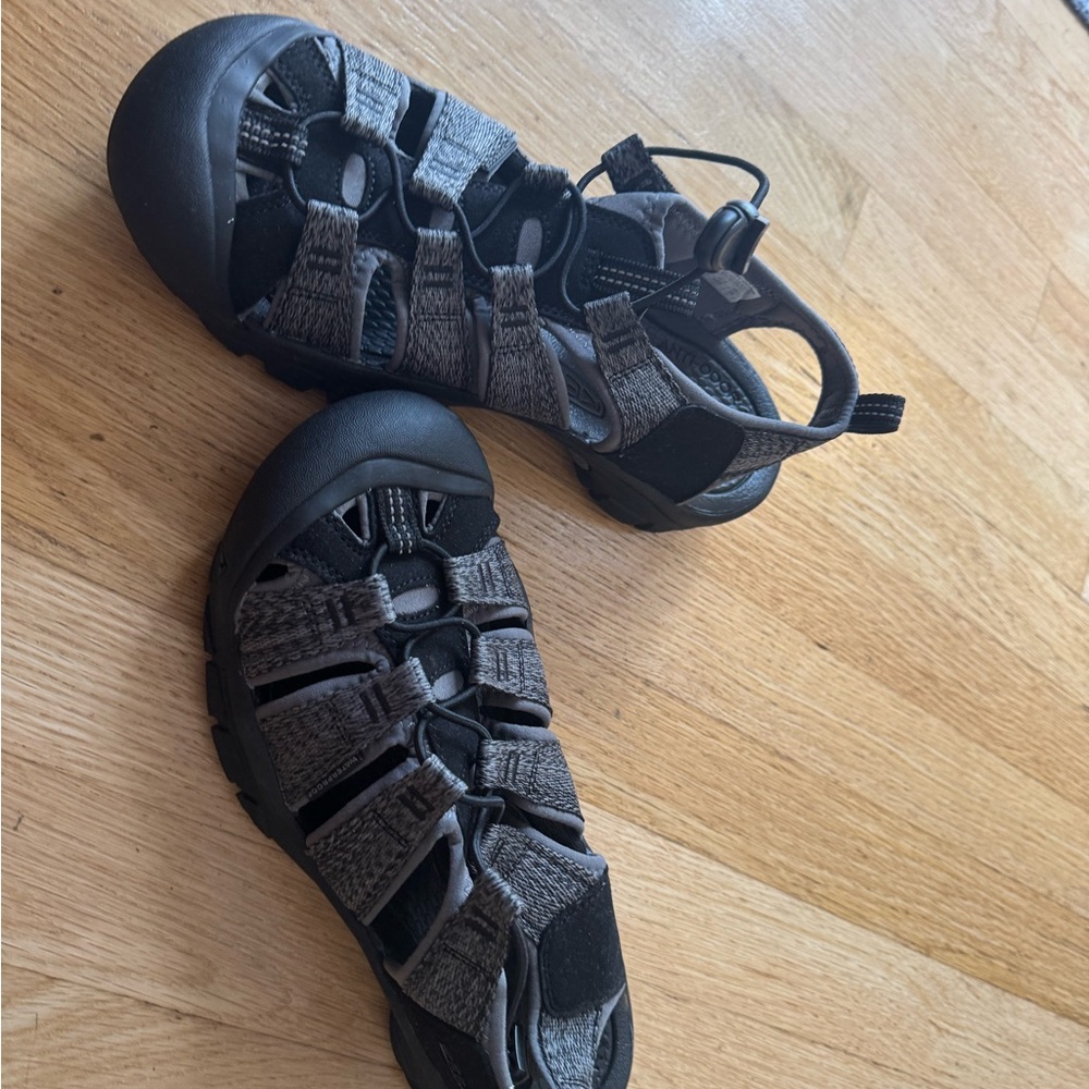 Keen Black and Gray Hiking Sandals